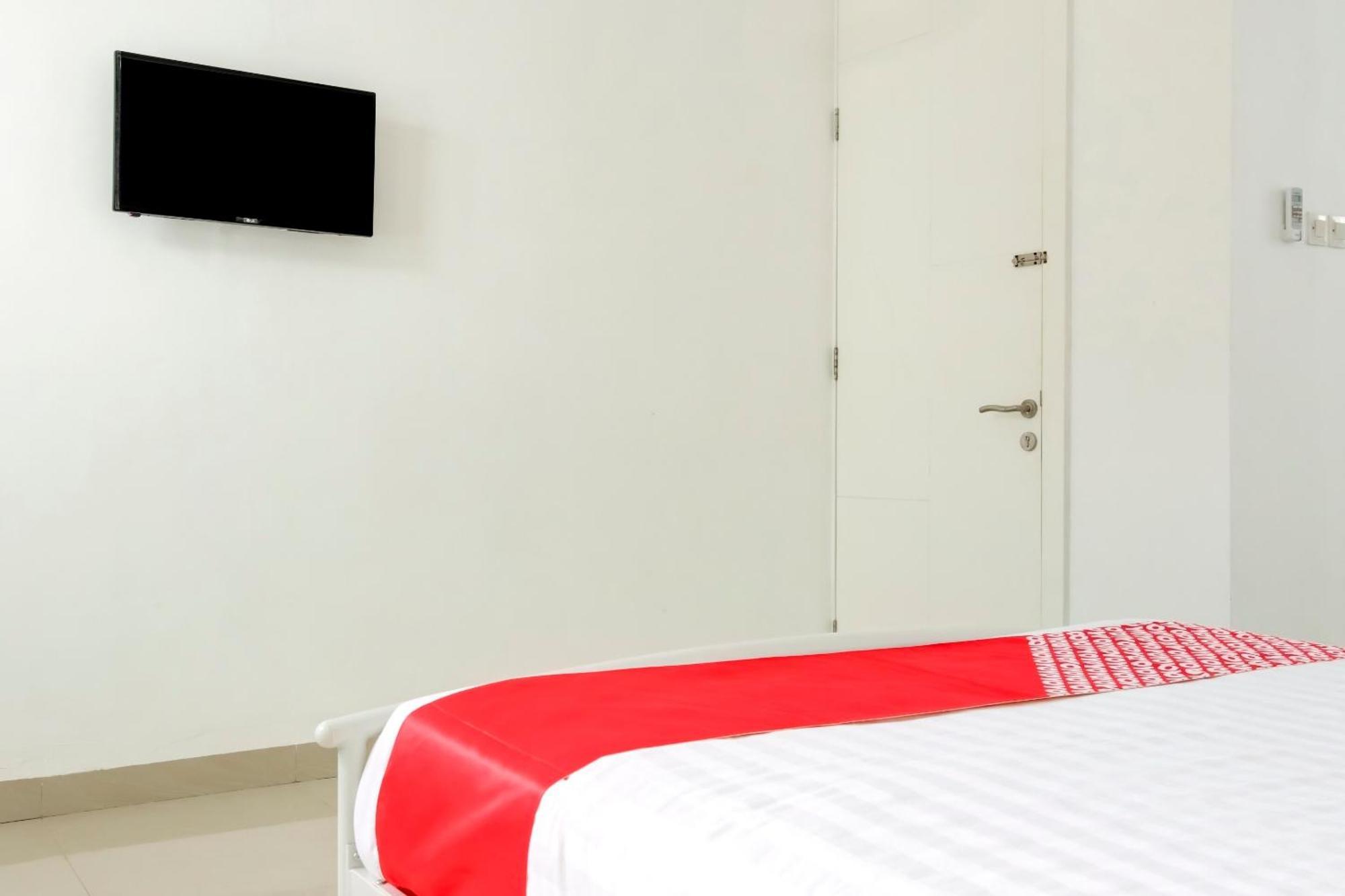 Hotel O Panakkukang Near Mall Panakkukang Formerly Golden White House ماكاسار المظهر الخارجي الصورة