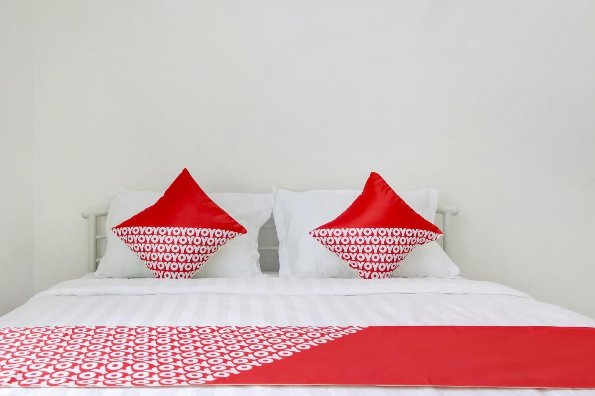Hotel O Panakkukang Near Mall Panakkukang Formerly Golden White House ماكاسار المظهر الخارجي الصورة